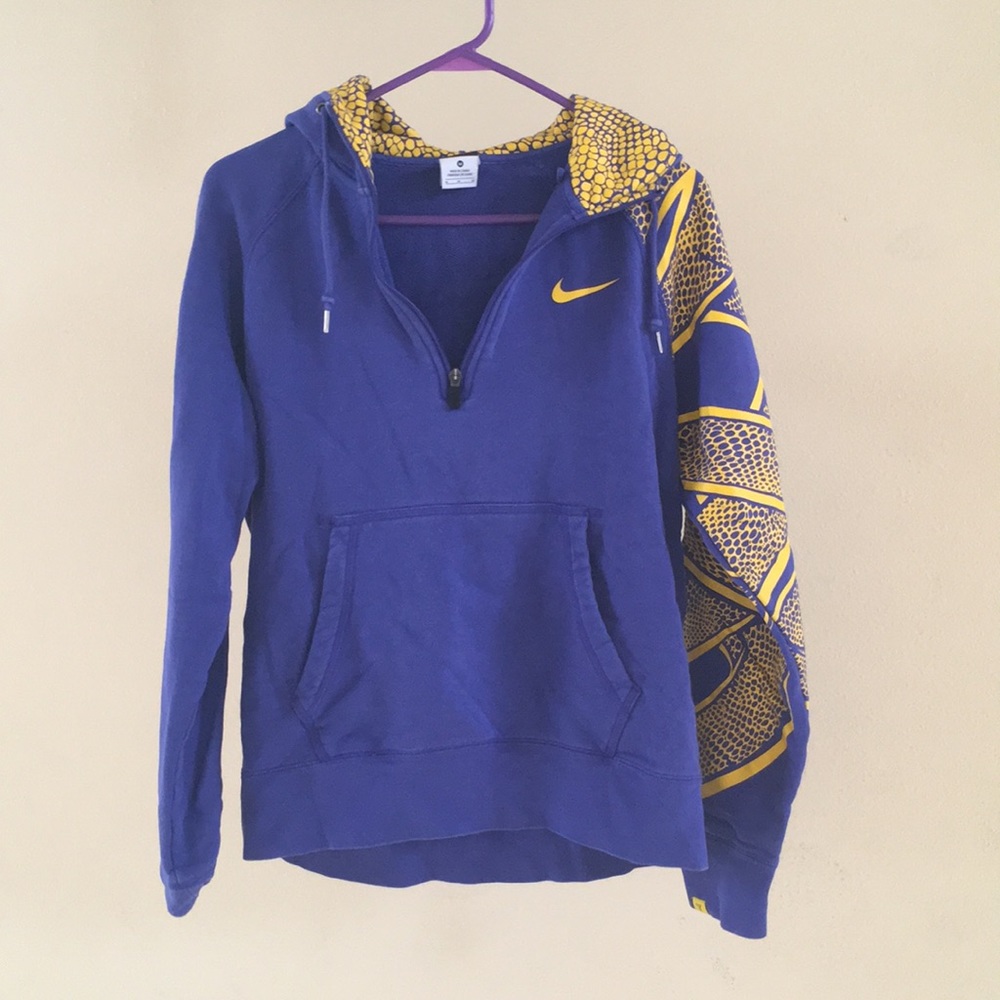 Men’s Nike Quarter-Zip, size Medium